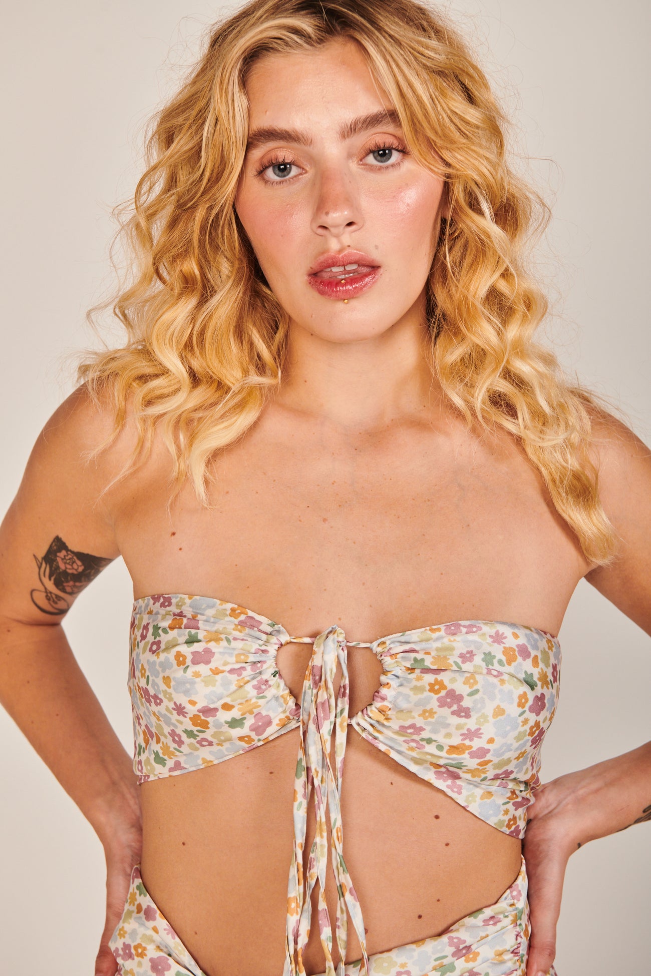 Top Cetim  Floral Creme